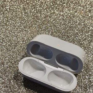 Apple airpods pro 2nd generation - replacement charging case only